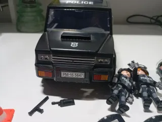 Lote policía Playmobil: Camión y figuras