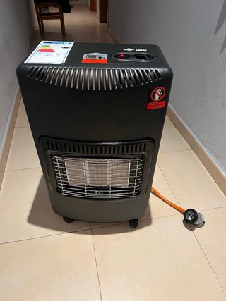 Estufa de Gas PROFER Negra y Gris