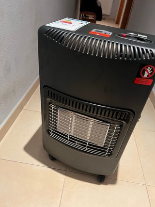 Estufa de Gas PROFER Negra y Gris