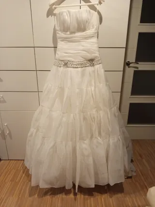 Vestido de Novia Blanco con Cinturón Brillante