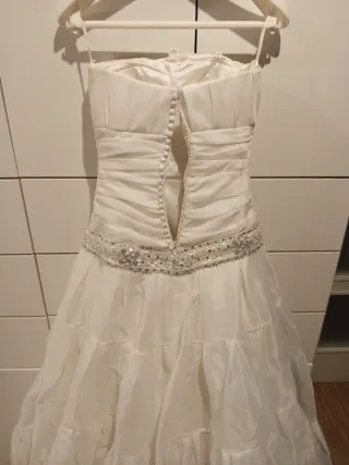 Vestido de Novia Blanco con Cinturón Brillante