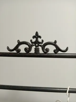 Burro perchero de metal negro-marron