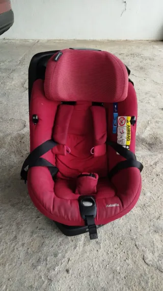 Silla de coche infantil roja