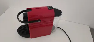 Macchina caffè Nespresso Inissia Rossa