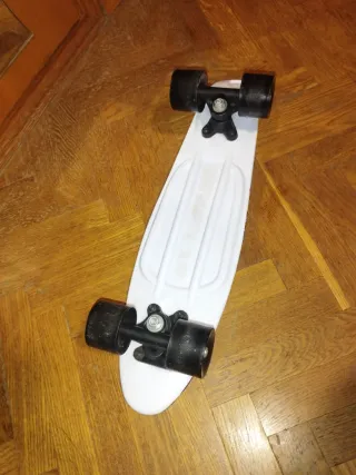 Patinete clásico con diseño colorido
