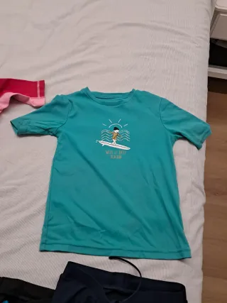 Ropa de vela rosa, negra y verde.