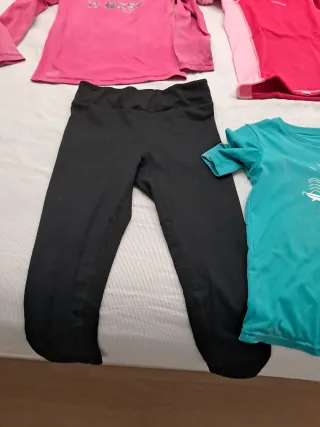 Ropa de vela rosa, negra y verde.