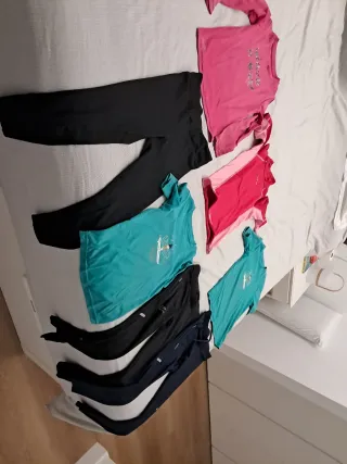 Ropa de vela rosa, negra y verde.