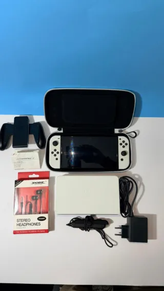 Nintendo Switch OLED + Funda y audífonos