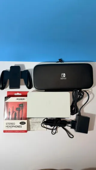 Nintendo Switch OLED + Funda y audífonos