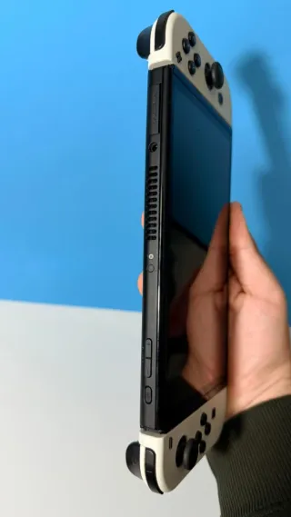 Nintendo Switch OLED + Funda y audífonos