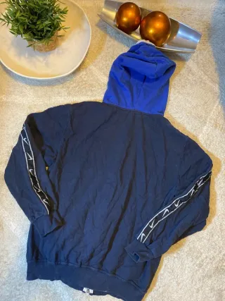 Sudadera Nike con cremallera azul y negra