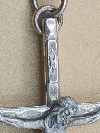 Colgante de Cristo plateado