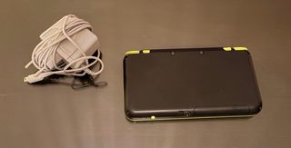 Nintendo 2DS XL Nero e Giallo