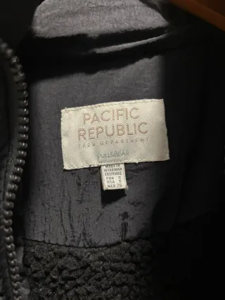 Chaleco acolchado con capucha