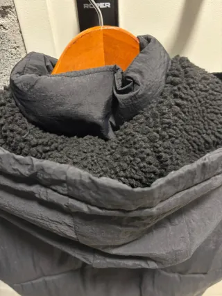 Chaleco acolchado con capucha