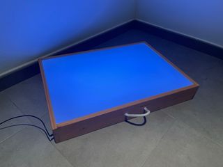 Mesa de luz LED RGBW con mando 70x50