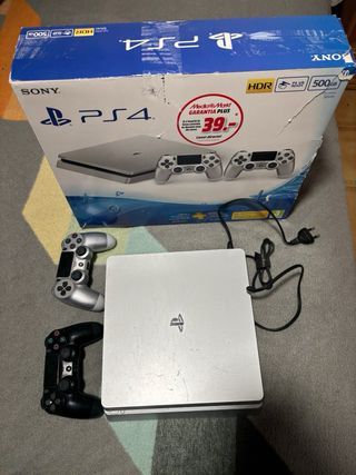 PS4 Slim Gris 500GB + 11 Juegos y dos mandos