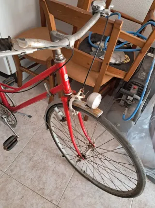 Bicicleta roja vintage
