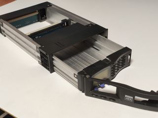 Carcasa Hot Swap SATA 5.25 con Display