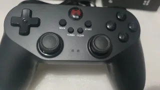 Mando de consola negro