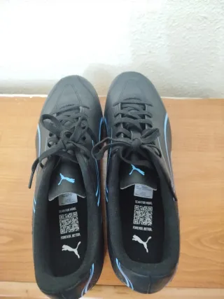 Zapatos Puma Negros con Detalles Azules