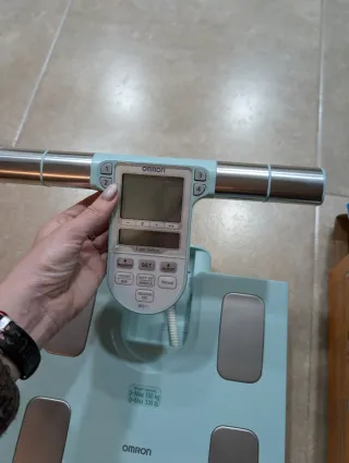 Báscula Omron Karada Scan BF511