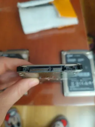 Discos Duros HGST 1TB y 500GB