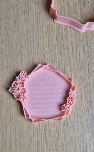 Stampo floreale in plastica rosa