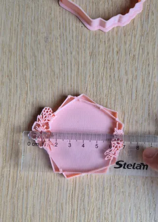 Stampo floreale in plastica rosa