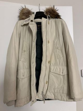 Giacca invernale beige con cappuccio