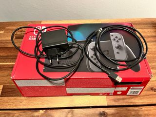 Nintendo Switch + 5 juegos + Mando Pro + funda
