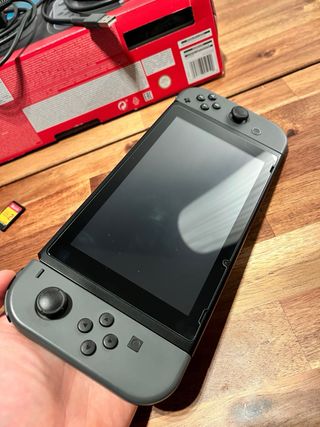 Nintendo Switch + 5 juegos + Mando Pro + funda