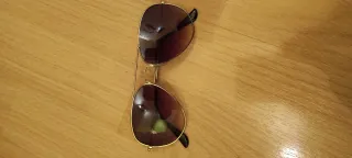 Gafas de sol aviador doradas y marrones