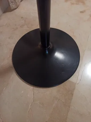 Perchero de pie negro