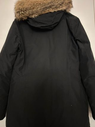 Giacca invernale nera con cappuccio