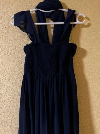 Vestido de fiesta azul con chal