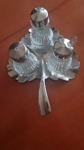 Especiero de cristal y metal