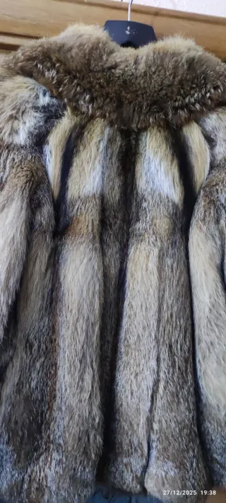 Chaquetón de piel marrón y gris