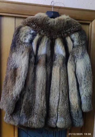 Chaquetón de piel marrón y gris