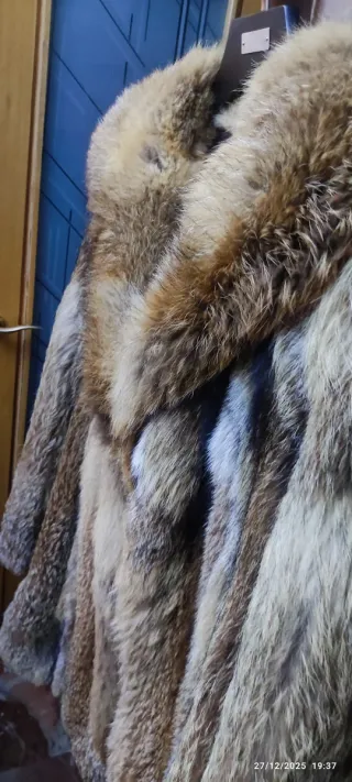 Chaquetón de piel marrón y gris