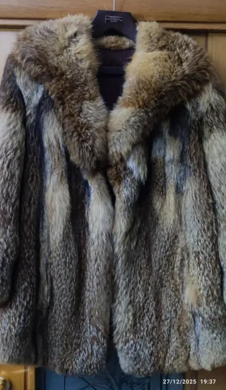 Chaquetón de piel marrón y gris