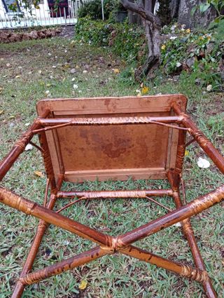 Tavolino in bambù e vimini