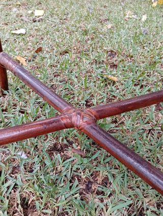 Tavolino in bambù e vimini