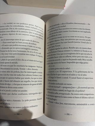 Libro Reina roja de Juan Gómez-Jurado tapa blanda.