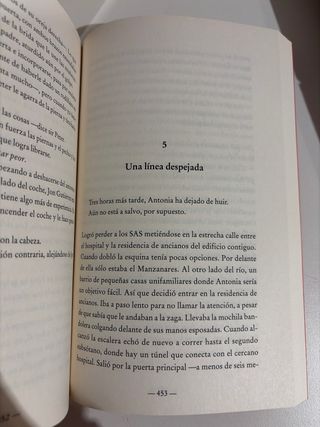 Libro Reina roja de Juan Gómez-Jurado tapa blanda.