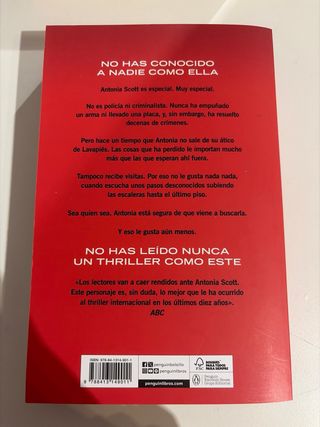 Libro Reina roja de Juan Gómez-Jurado tapa blanda.