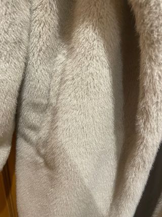 Abrigo pelo gris Zara