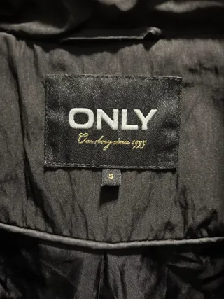 Cazadora acolchada negra Only