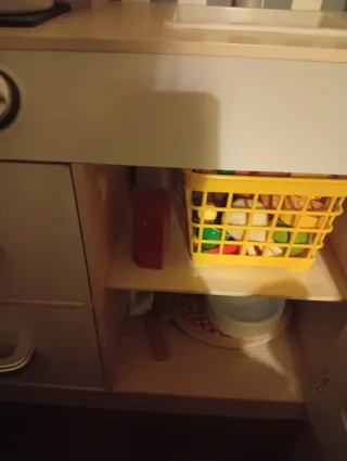 Cocinita de madera con horno de pizza